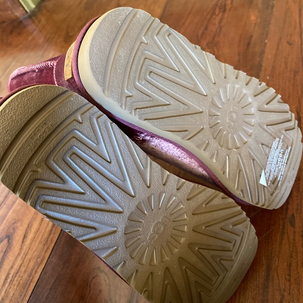 NIB UGGs classic short II velvet boots - Picture 10 of 13